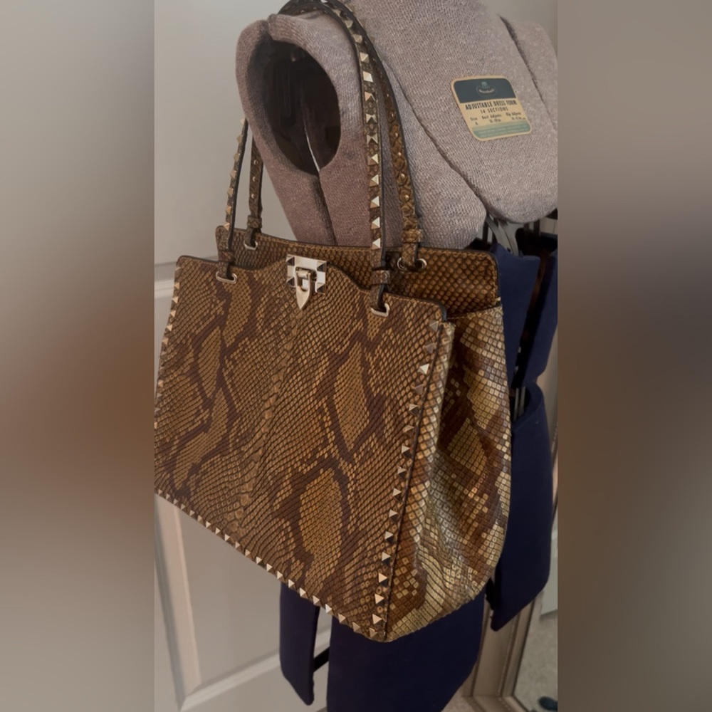 Valentino Garavani Rockstud Reptile Bag – New with Tags - Picture 11 of 17